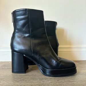 SOLD: Steve Madden Maxxy Boot